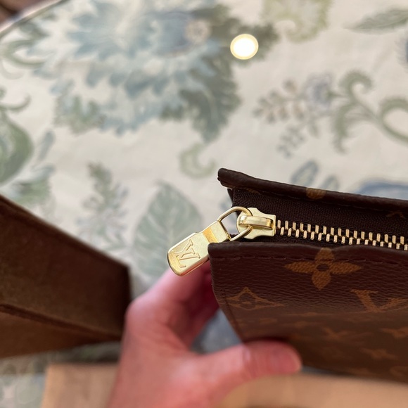 ♥️SOLD♥️ Louis Vuitton Monogram Toiletry 26 Never Used UB1231 - Picture 7 of 13